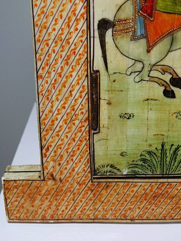 Miroir fenêtre Rajasthan en os peint main décor cavalier ancien début XXe | Puces Privées