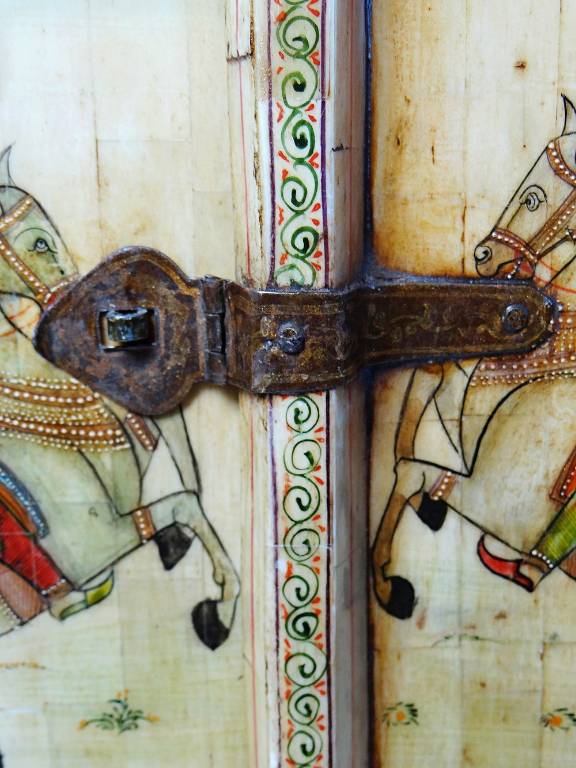 Miroir fenêtre Rajasthan en os peint main décor cavalier ancien début XXe | Puces Privées