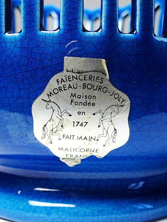 Cache-pot ajouré en faïence de Malicorne Moreau-Bourg-Joly bleu paon | Puces Privées