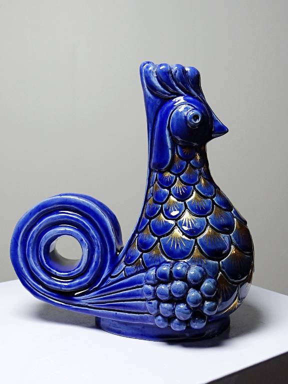 Paire de bougeoirs coqs en céramique émaillée, signés A.G Roger année 1948 | Puces Privées