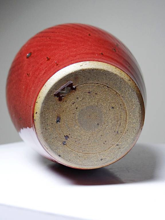 Vase en grès émaillé sang-de-bœuf à côtes, travail d’atelier XXe | Puces Privées