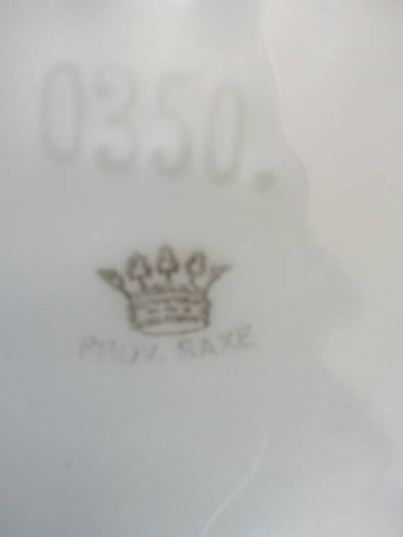 boite a biscuit XIXème en porcelaine de saxe, scene famille exellent état longueur 13 cm, 246 gr | Puces Privées