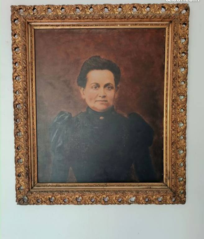 portrait à l'huile sur toile représentant une femme élégante en robe noire, typique de la Belle Époque (fin XIXᵉ siècle). | Puces Privées