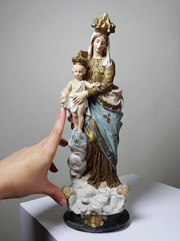 Statue religieuse Notre-Dame des Victoires en plâtre polychrome, début XXe | Puces Privées