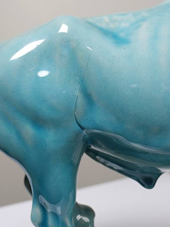 Bison Zsolnay en faïence émaillée turquoise, Hongrie, XXe siècle années 40-50 | Puces Privées