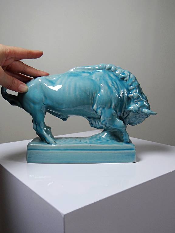 Bison Zsolnay en faïence émaillée turquoise, Hongrie, XXe siècle années 40-50 | Puces Privées