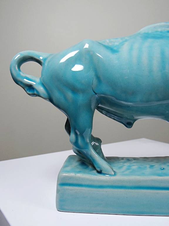 Bison Zsolnay en faïence émaillée turquoise, Hongrie, XXe siècle années 40-50 | Puces Privées