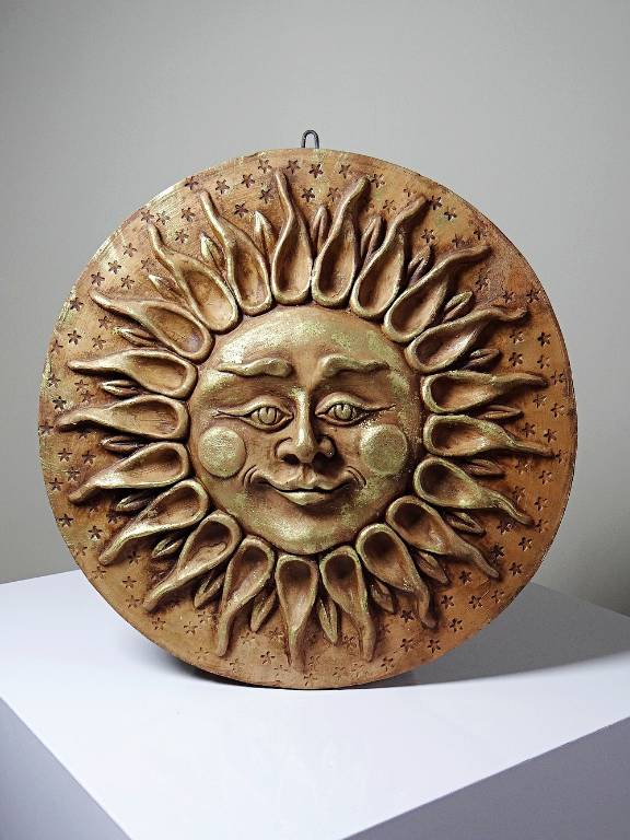 Grand soleil anthropomorphe mural terre cuite patinée, artisanat italien vintage | Puces Privées