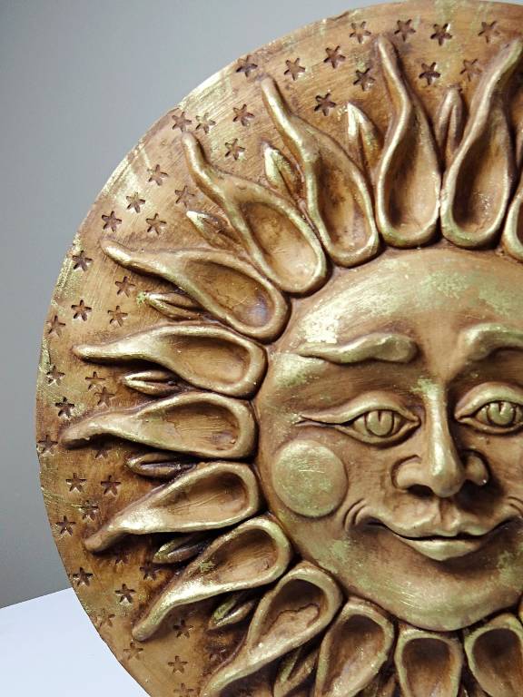 Grand soleil anthropomorphe mural terre cuite patinée, artisanat italien vintage | Puces Privées