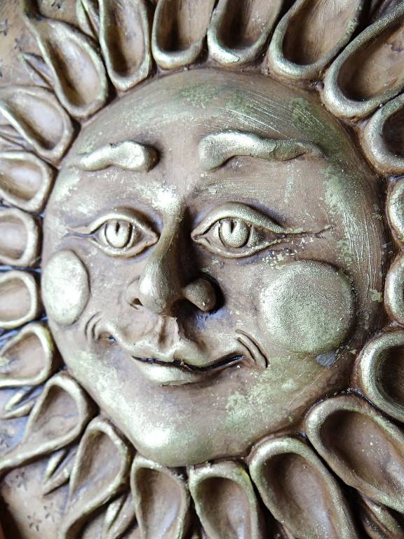 Grand soleil anthropomorphe mural terre cuite patinée, artisanat italien vintage | Puces Privées