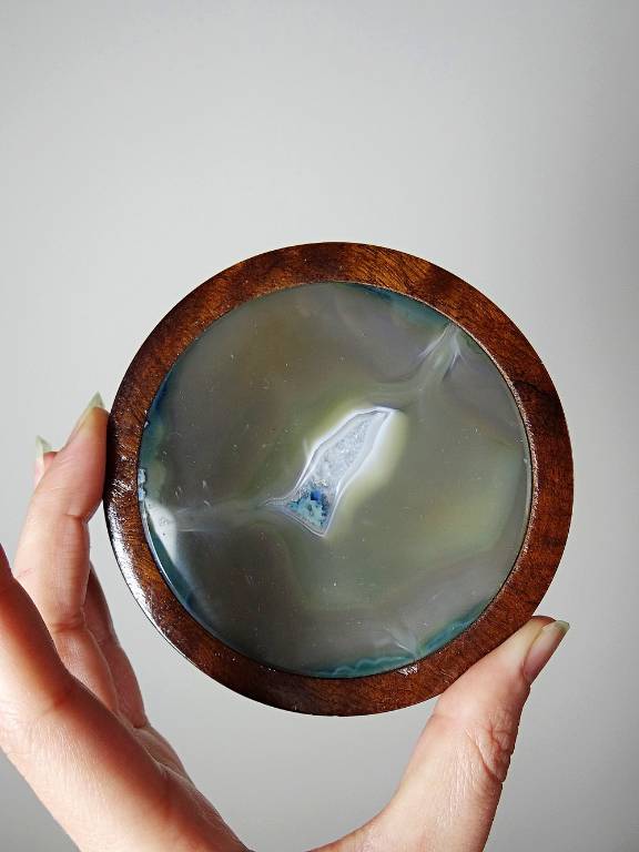 Dessous de verres en agate et bois tourné dans leur support vintage 1960-1970 | Puces Privées