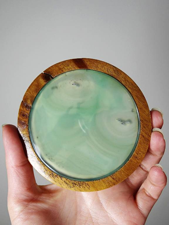 Dessous de verres en agate et bois tourné dans leur support vintage 1960-1970 | Puces Privées