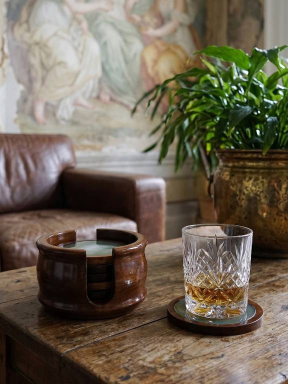 Dessous de verres en agate et bois tourné dans leur support vintage 1960-1970 | Puces Privées
