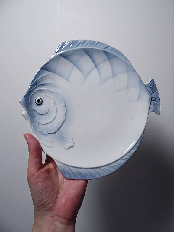 Service à poisson vintage en faïence Tchécoslovaque, 6 assiettes et un plat | Puces Privées