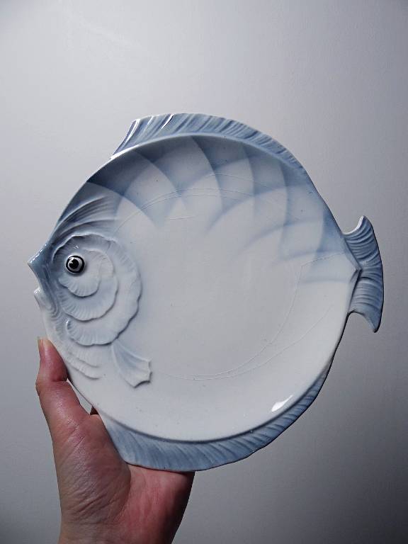 Service à poisson vintage en faïence Tchécoslovaque, 6 assiettes et un plat | Puces Privées