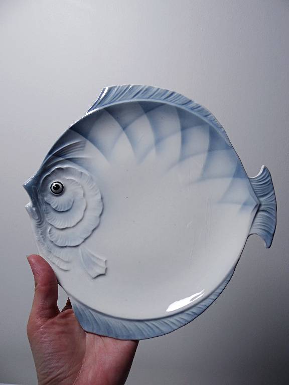 Service à poisson vintage en faïence Tchécoslovaque, 6 assiettes et un plat | Puces Privées