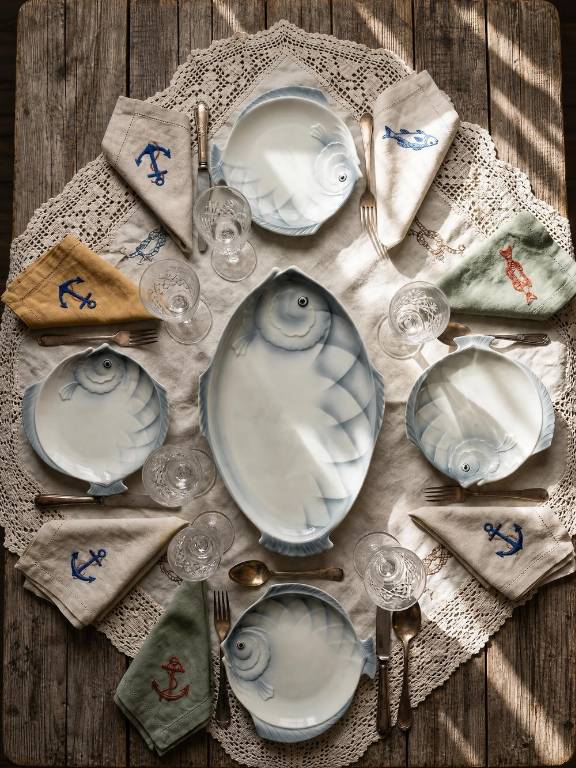 Service à poisson vintage en faïence Tchécoslovaque, 6 assiettes et un plat | Puces Privées