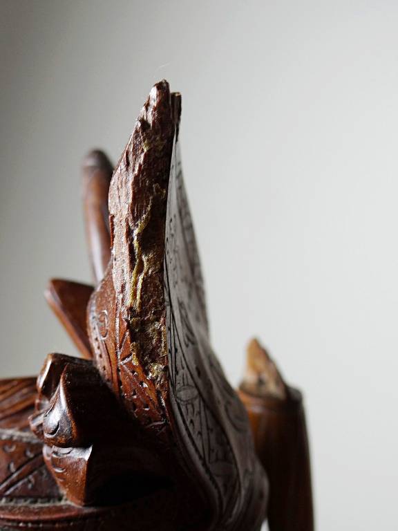 Grande sculpture en bois artisanal vintage 