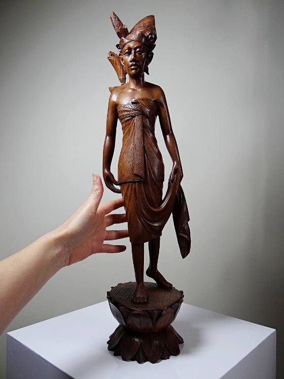 Grande sculpture en bois artisanal vintage 