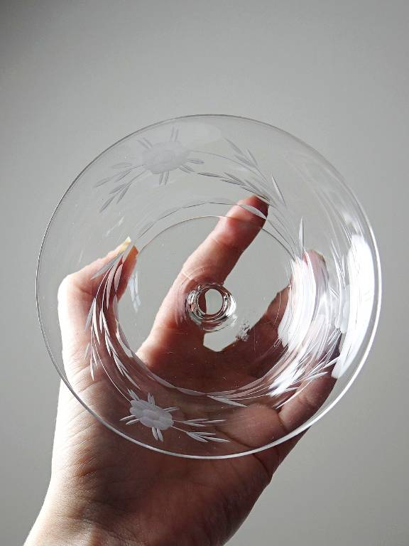 8 Coupes à champagne verre gravé à la roue décor végétal, Bohême, début XXe | Puces Privées