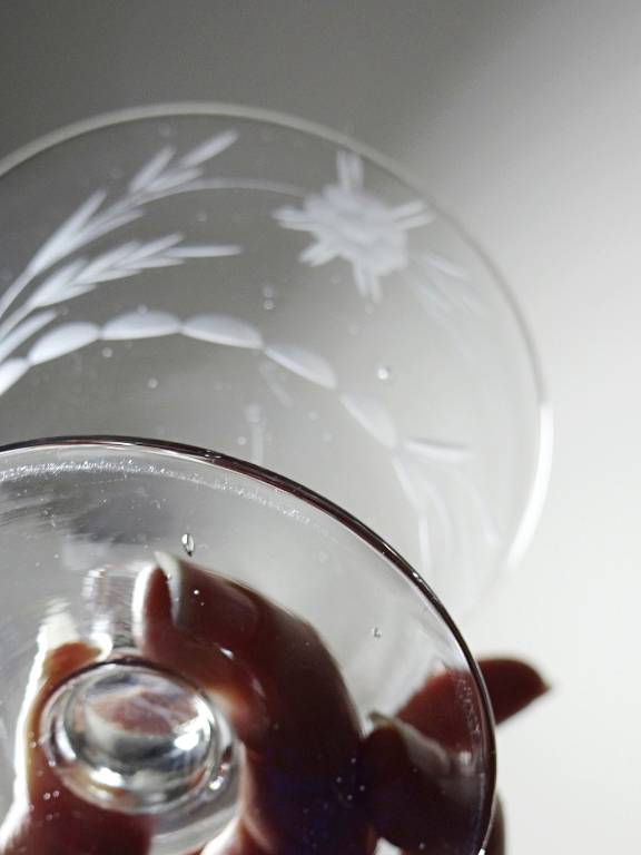 8 Coupes à champagne verre gravé à la roue décor végétal, Bohême, début XXe | Puces Privées