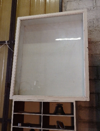 Grande vitrine ancienne en bois, Vitrines, Mobilier | Puces Privées