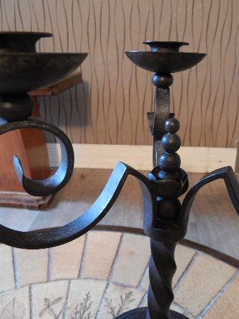 paire de bougeoirs art déco en fer forgé signé CHARLES PIGUET, Bougeoirs ou chandeliers, Arts de la table | Puces Privées