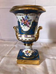 Fabienne Jouvin 1985  luxueuse et Importante paire de vases en porcelaine fine vers 1985-1990 | Puces Privées