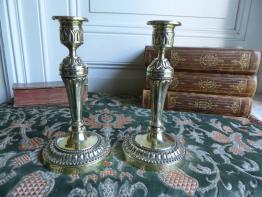 Paire de chandeliers bougeoirs en métal argenté | Puces Privées