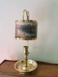 Paire de lampes à modérateur à pétrole en laiton repoussé Napoléon | Puces Privées