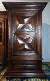 Petite armoire polychrome en bois de teck | Puces Privées