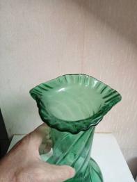 vase ancien en verre moulé hauteur 13 cm diamètre 8 cm | Puces Privées