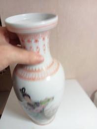 vase ancien en porcelaine hauteur 20 cm diamètre 9 cm | Puces Privées