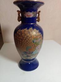 vase ancien petit, en porcelaine hauteur 16 cm | Puces Privées