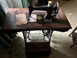 Brocante 26, vitrine Vitrine de Rabo Emmanuelle, brocante Drome | Puces Privées