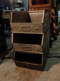 Caisse, malle et boîte de rangement vintage