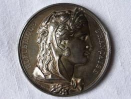 No - 71 -  Médaille argent doré -Union des industries chimiques ., Numismatique, Collections | Puces Privées
