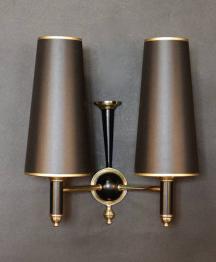 Félix Agostini pour la Maison Arlus Suite de deux appliques en bronze doré présentant deux bras de lumière s | Puces Privées