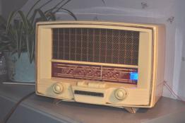 Brocante 27, vitrine Radio Rétro Sensation, brocante Eure | Puces Privées