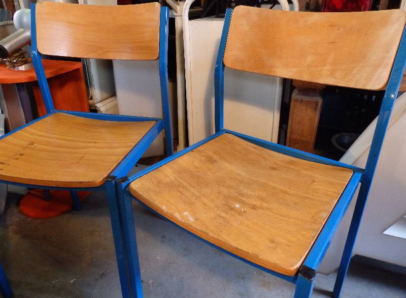 Chaise d'écolier métal bleu et bois massif, Chaises - tabourets, Sièges | Puces Privées