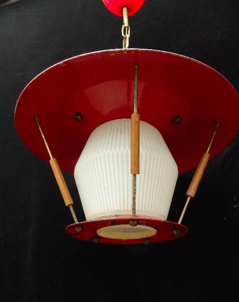 Suspension en tôle rouge années 50, Suspensions, Luminaires | Puces Privées
