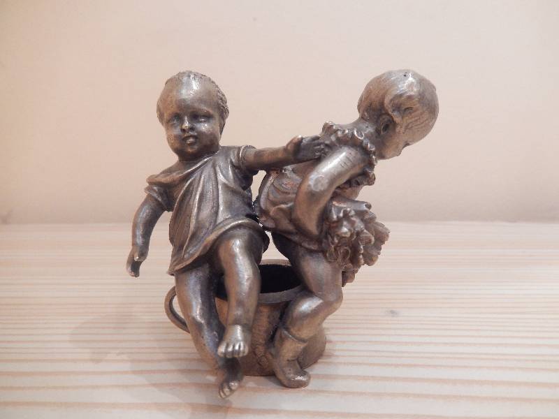 petit bronze enfants sur le pot, Bronze, Métallerie | Puces Privées