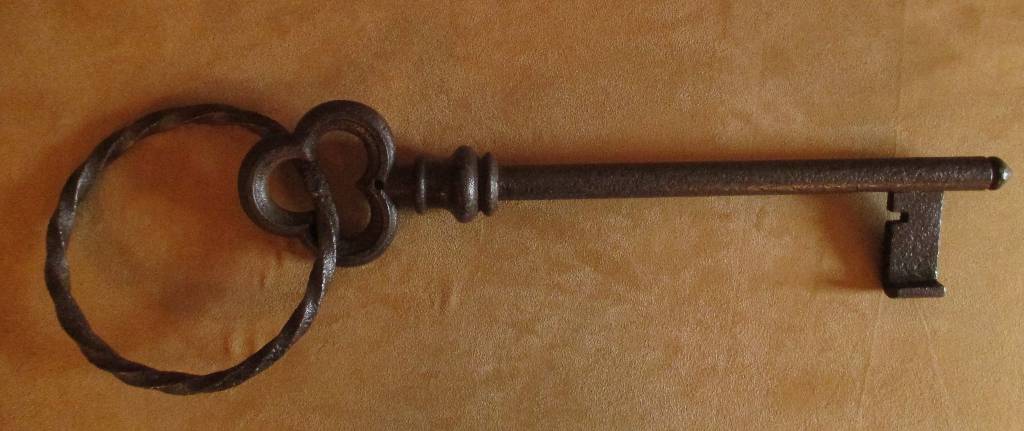 ancienne enseigne néogothique figurant grande clef à anneau trilobé XIX ème, Art populaire, Collections | Puces Privées