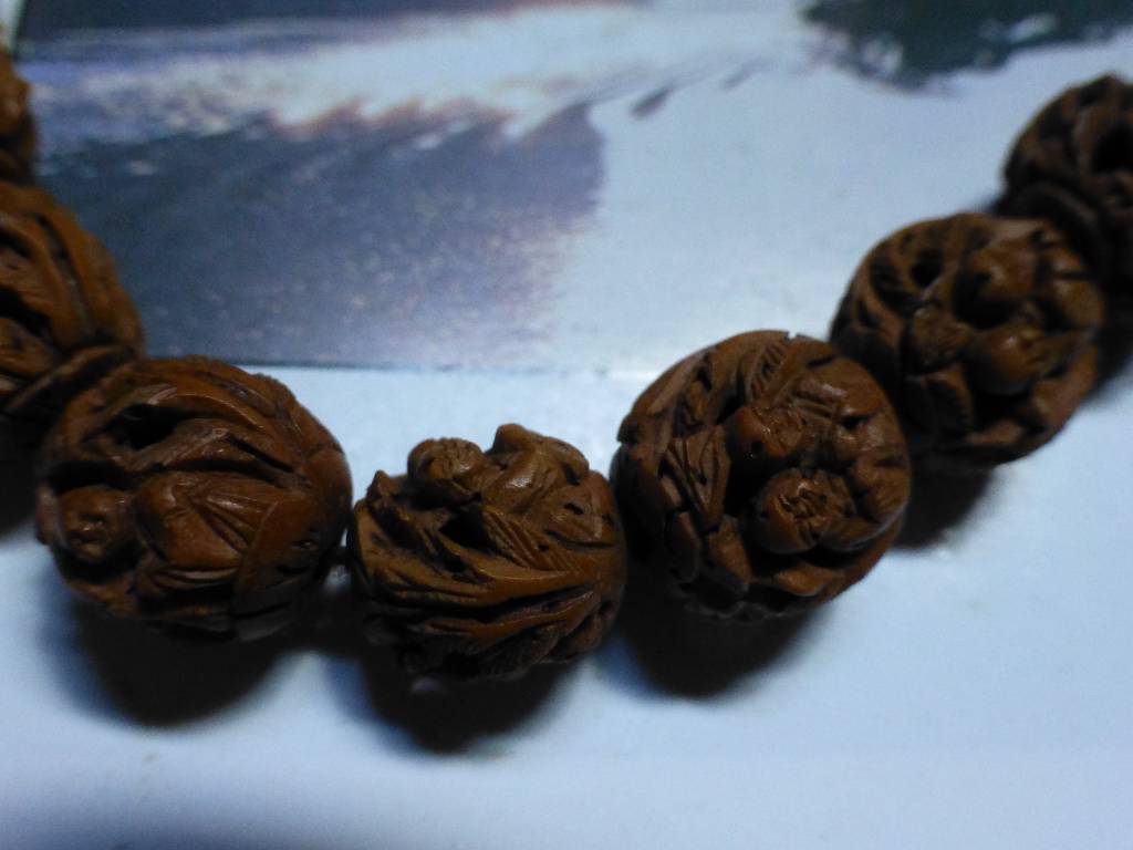 D ) Collier /chapelet chinois | Puces Privées