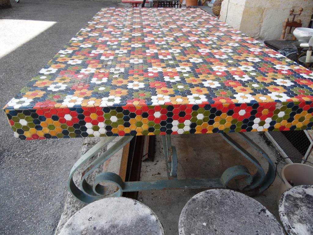 Grande table de jardin des années 70 | Puces Privées