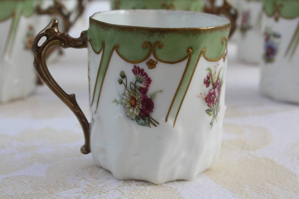 Ancien service à café en fine porcelaine de Limoges | Puces Privées