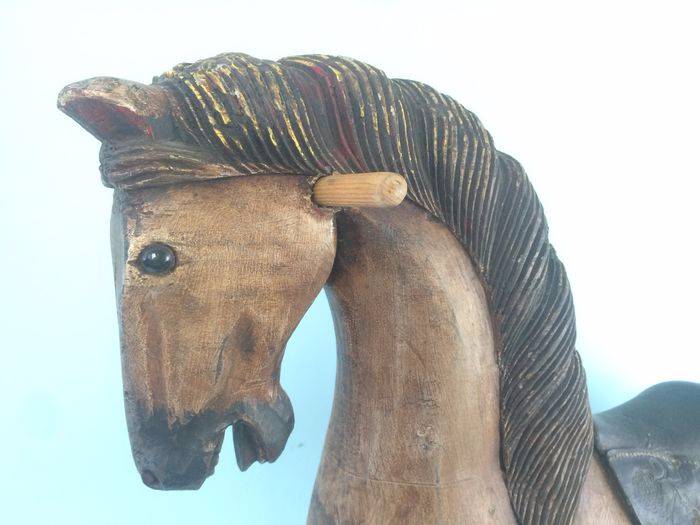 joli cheval de bois | Puces Privées