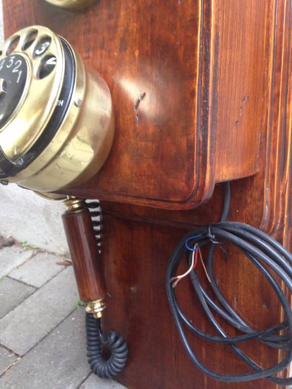 Telephone ancien en bois et laiton | Puces Privées