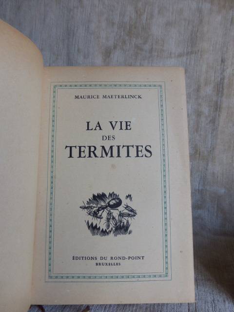228  La vie des abeilles - La vie des fourmis - La vie des termites -  par Maurice Maeterlinck  3 volumes - 1943 . | Puces Privées
