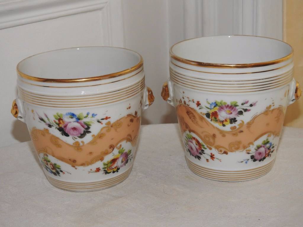 Paire de cache-pots en porcelaine de Paris XIX eme. | Puces Privées